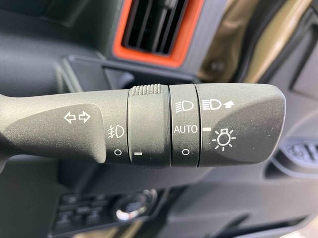 タント ファンクロスターボ LEDヘッドライト/両側電動スライドドア/コーナーセンサー/アイドリングストップ/衝突回避支援システム/横滑り防止装置/オートエアコン/アルミホイール/キーフリーシステム/電動格納ミラー/オートライト(31枚目)