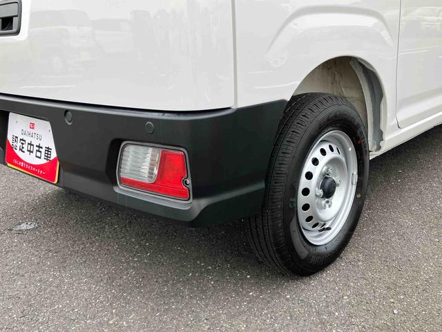 ハイゼットカーゴ ＤＸ　オートライト／衝突回避支援システム／オートハイビーム／横滑り防止装置／コーナーセンサー／スペアタイヤ／ＡＭ・ＦＭラジオ／マニュアルエアコン／アイドリングストップ／キーレス／オーバーヘッドシェルフ（19枚目）