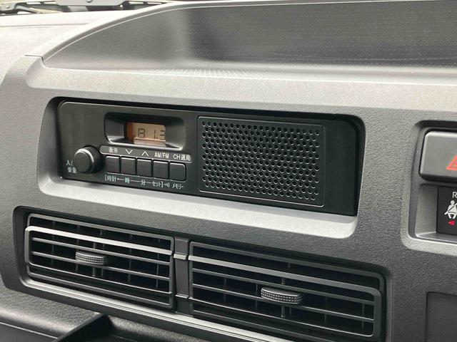 ハイゼットカーゴ DX オートライト/衝突回避支援システム/オートハイビーム/横滑り防止装置/コーナーセンサー/スペアタイヤ/AM・FMラジオ/マニュアルエアコン/アイドリングストップ/キーレス/オーバーヘッドシェルフ(4枚目)