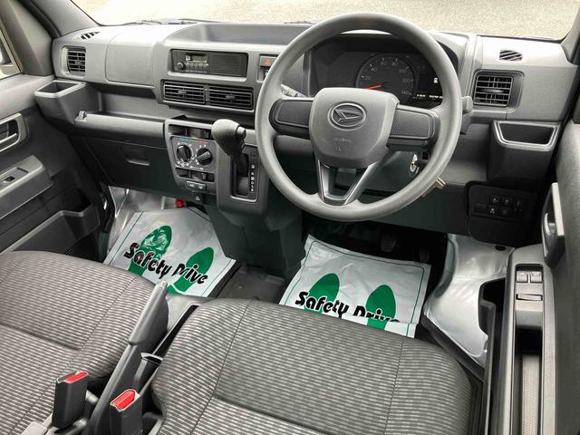 ハイゼットカーゴ DX オートライト/衝突回避支援システム/オートハイビーム/横滑り防止装置/コーナーセンサー/スペアタイヤ/AM・FMラジオ/マニュアルエアコン/アイドリングストップ/キーレス/オーバーヘッドシェルフ(6枚目)