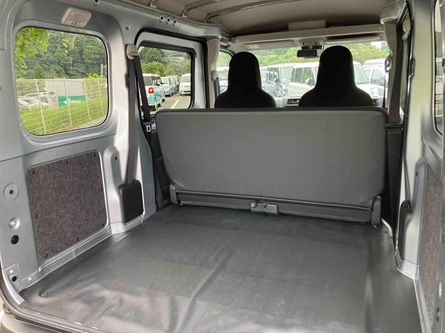 ハイゼットカーゴ DX オートライト/衝突回避支援システム/オートハイビーム/横滑り防止装置/コーナーセンサー/スペアタイヤ/AM・FMラジオ/マニュアルエアコン/アイドリングストップ/キーレス/オーバーヘッドシェルフ(9枚目)
