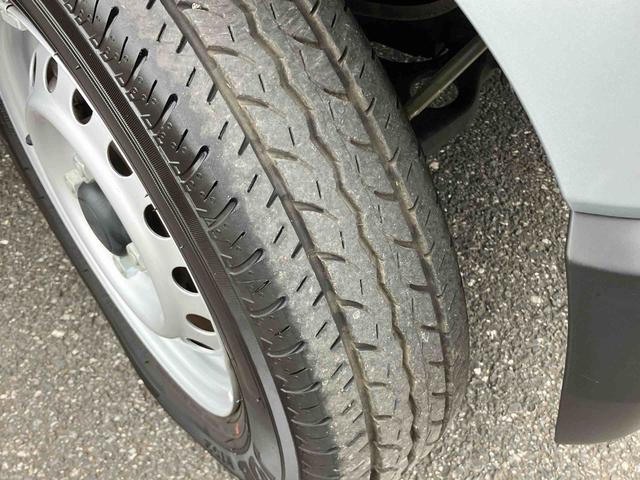 ハイゼットカーゴ DX オートライト/衝突回避支援システム/オートハイビーム/横滑り防止装置/コーナーセンサー/スペアタイヤ/AM・FMラジオ/マニュアルエアコン/アイドリングストップ/キーレス/オーバーヘッドシェルフ(13枚目)