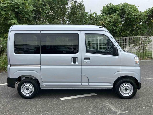 ハイゼットカーゴ DX オートライト/衝突回避支援システム/オートハイビーム/横滑り防止装置/コーナーセンサー/スペアタイヤ/AM・FMラジオ/マニュアルエアコン/アイドリングストップ/キーレス/オーバーヘッドシェルフ(17枚目)