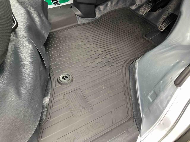 ハイゼットカーゴ DX オートライト/衝突回避支援システム/オートハイビーム/横滑り防止装置/コーナーセンサー/スペアタイヤ/AM・FMラジオ/マニュアルエアコン/アイドリングストップ/キーレス/オーバーヘッドシェルフ(31枚目)