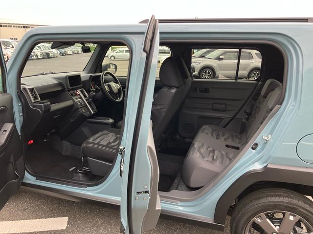 タフト Gターボ ダーククロムベンチャー 前後ダークガーニッシュ ガラスルーフ ルーフレール 15インチアルミ LEDヘッドライト&フォグランプ バックカメラ シートヒーター 電動駐車ブレーキ 自動追従クルコン 衝突被害軽減ブレーキ(30枚目)