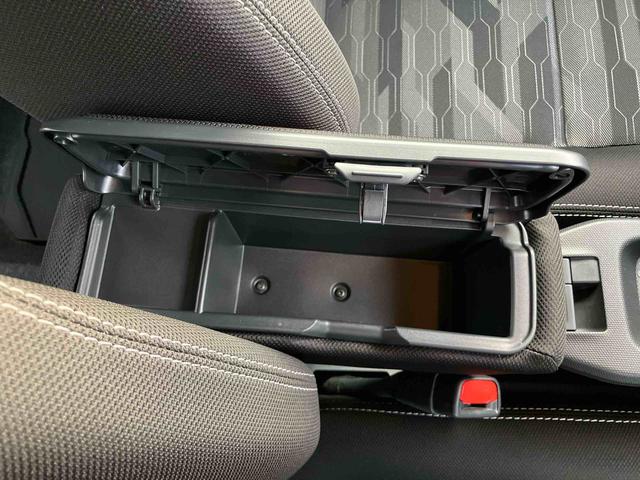 タフト Ｇターボ　ダーククロムベンチャー　前後ダークガーニッシュ　ガラスルーフ　ルーフレール　１５インチアルミ　ＬＥＤヘッドライト＆フォグランプ　バックカメラ　シートヒーター　電動駐車ブレーキ　自動追従クルコン　衝突被害軽減ブレーキ（46枚目）