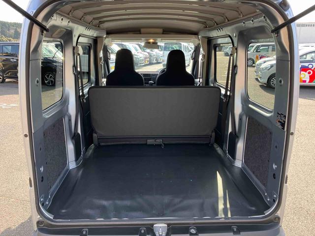 ハイゼットカーゴ ＤＸ　衝突被害軽減ブレーキ　コーナーセンサー　オートライト　プライバシーガラス　フロントパワーウィンドウ　オーバーヘッドシェルフ　スピーカー一体型ＡＭ・ＦＭラジオ　キーレスエントリー　アイドリングストップ（10枚目）