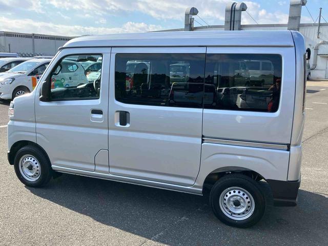 ハイゼットカーゴ ＤＸ　衝突被害軽減ブレーキ　コーナーセンサー　オートライト　プライバシーガラス　フロントパワーウィンドウ　オーバーヘッドシェルフ　スピーカー一体型ＡＭ・ＦＭラジオ　キーレスエントリー　アイドリングストップ（26枚目）
