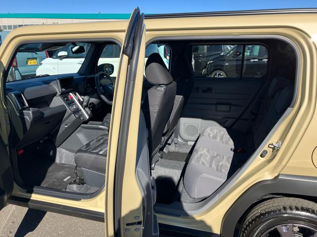 タフト Ｇターボ　クロムベンチャー　前後専用ガーニッシュ　ガラスルーフ　ルーフレール　１５インチアルミ　ＬＥＤヘッドライト＆フォグランプ　バックカメラ　シートヒーター　電動駐車ブレーキ　自動追従クルコン　衝突被害軽減ブレーキ（30枚目）