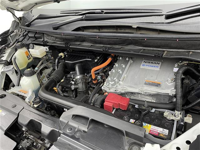 セレナ ｅ－パワー　ハイウェイスターＶ　純正ナビ　後席モニター　プロパイロット　アラウンドビューモニター　両側オートスライドドア　ＢＳＭ　エマージェンシーブレーキ　車線逸脱警報　前後ソナー　ドライブレコーダー　ＥＴＣ　ＬＥＤヘッド　禁煙車（42枚目）
