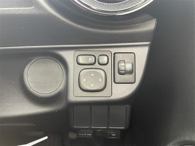 アクア S KENWOODナビ バックカメラ ETC キーレスエントリー ドライブレコーダー Bluetoothオーディオ フルオートエアコン 電動格納ミラー ステアリングリモコン ドアバイザー 禁煙車(14枚目)