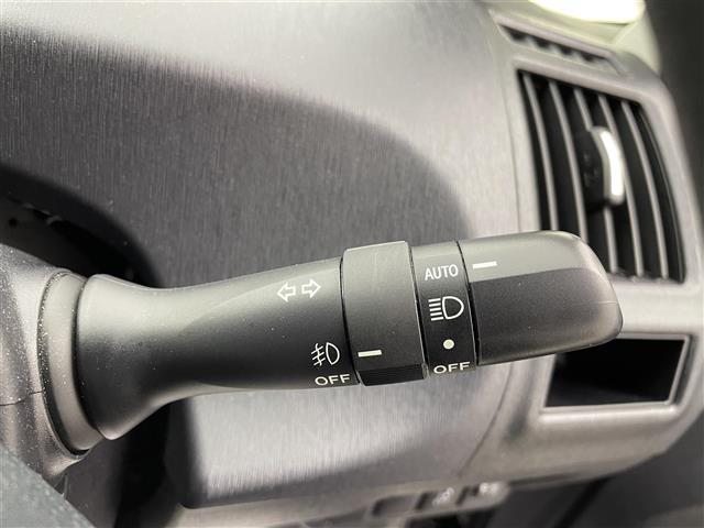 プリウスアルファ S クラリオンナビ バックモニター ETC スマートキー LEDフォグランプ 3列シート フルオートエアコン オートライト 禁煙車(8枚目)