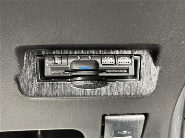 プリウスアルファ S クラリオンナビ バックモニター ETC スマートキー LEDフォグランプ 3列シート フルオートエアコン オートライト 禁煙車(10枚目)