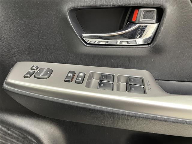 プリウスアルファ S クラリオンナビ バックモニター ETC スマートキー LEDフォグランプ 3列シート フルオートエアコン オートライト 禁煙車(11枚目)