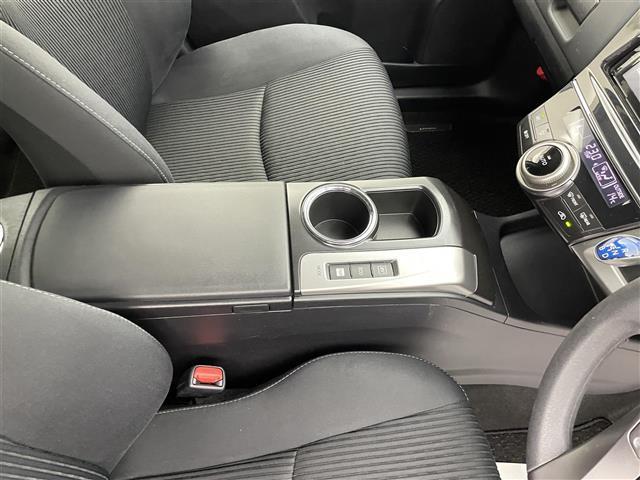 プリウスアルファ S クラリオンナビ バックモニター ETC スマートキー LEDフォグランプ 3列シート フルオートエアコン オートライト 禁煙車(19枚目)