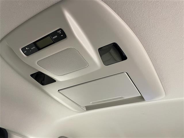 エルグランド 250ハイウェイスターSホワイトレザーアーバンクロム 純正ナビ 後席モニター 両側パワースライドドア パワーバックドア ホワイトレザーシート シートヒーター 助手席/2列目オットマン クルーズコントロール アラウンドビューモニター LEDヘッドライト(4枚目)