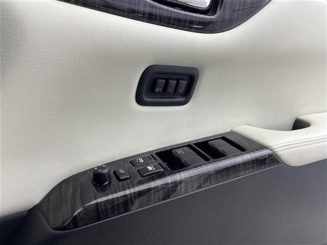 エルグランド 250ハイウェイスターSホワイトレザーアーバンクロム 純正ナビ 後席モニター 両側パワースライドドア パワーバックドア ホワイトレザーシート シートヒーター 助手席/2列目オットマン クルーズコントロール アラウンドビューモニター LEDヘッドライト(9枚目)