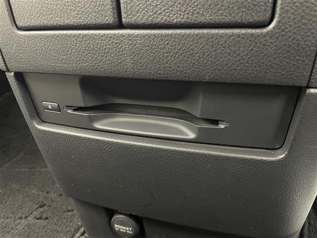 エルグランド 250ハイウェイスターSホワイトレザーアーバンクロム 純正ナビ 後席モニター 両側パワースライドドア パワーバックドア ホワイトレザーシート シートヒーター 助手席/2列目オットマン クルーズコントロール アラウンドビューモニター LEDヘッドライト(15枚目)