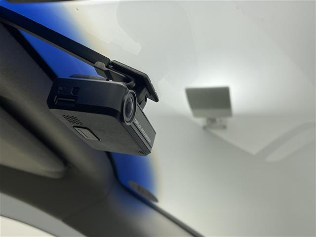 エルグランド 250ハイウェイスターSホワイトレザーアーバンクロム 純正ナビ 後席モニター 両側パワースライドドア パワーバックドア ホワイトレザーシート シートヒーター 助手席/2列目オットマン クルーズコントロール アラウンドビューモニター LEDヘッドライト(17枚目)