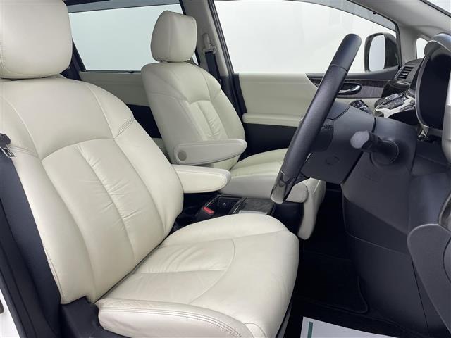 エルグランド 250ハイウェイスターSホワイトレザーアーバンクロム 純正ナビ 後席モニター 両側パワースライドドア パワーバックドア ホワイトレザーシート シートヒーター 助手席/2列目オットマン クルーズコントロール アラウンドビューモニター LEDヘッドライト(19枚目)