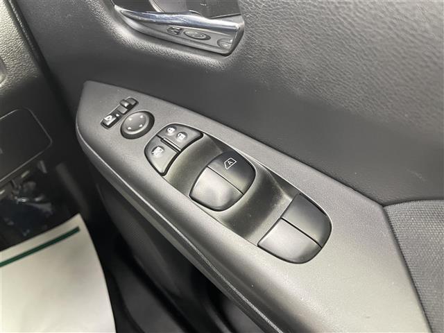 セレナ ハイウェイスター Vセレクション 純正9型ナビ 後席モニター プロパイロット 全周囲カメラ 両側パワースライドドア インテリジェントルームミラー ETC ドライブレコーダー LEDヘッドライト 衝突軽減ブレーキ 車線逸脱警報 禁煙車(17枚目)