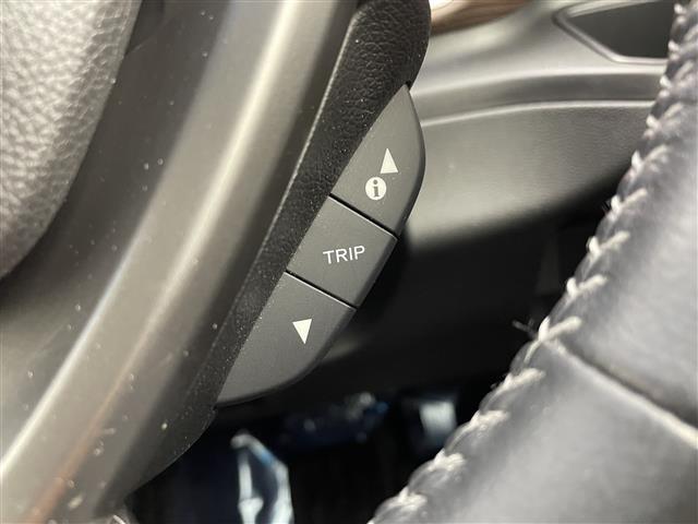 フリード クロスター・ホンダセンシング 純正9型ナビ 両側パワースライドドア アダプティブクルーズコントロール 衝突軽減ブレーキ レーンキープアシスト 専用コンビシート バックモニター LEDヘッドライト ルーフレール フルセグTV 禁煙車(7枚目)