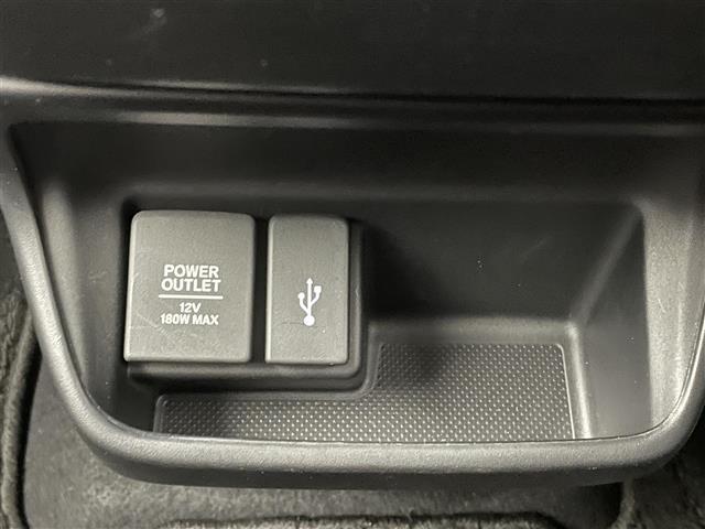 フリード クロスター・ホンダセンシング 純正9型ナビ 両側パワースライドドア アダプティブクルーズコントロール 衝突軽減ブレーキ レーンキープアシスト 専用コンビシート バックモニター LEDヘッドライト ルーフレール フルセグTV 禁煙車(17枚目)