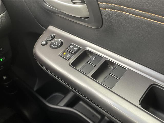 フリード クロスター・ホンダセンシング 純正9型ナビ 両側パワースライドドア アダプティブクルーズコントロール 衝突軽減ブレーキ レーンキープアシスト 専用コンビシート バックモニター LEDヘッドライト ルーフレール フルセグTV 禁煙車(18枚目)