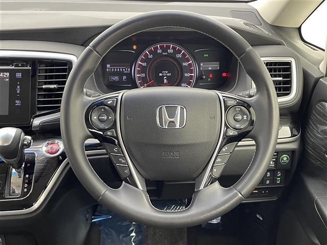 オデッセイ アブソルート・EXホンダセンシング 純正ナビ 後席モニター 全周囲カメラ 両側パワースライドドア アダプティブクルーズ 衝突軽減ブレーキ レーンキープアシスト 誤発進抑制機能 LEDヘッド BSM 大型アームレスト パワーシート 禁煙車(3枚目)