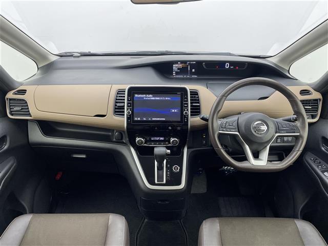 セレナ Ｘ　純正９型ナビ　１２型フリップダウンモニター　両側パワースライドドア　アラウンドビューモニター　フルセグＴＶ　ＴＶキャンセラー　Ｂｌｕｅｔｏｏｔｈオーディオ　ＬＥＤヘッドライト　エマージェンシーブレーキ（2枚目）