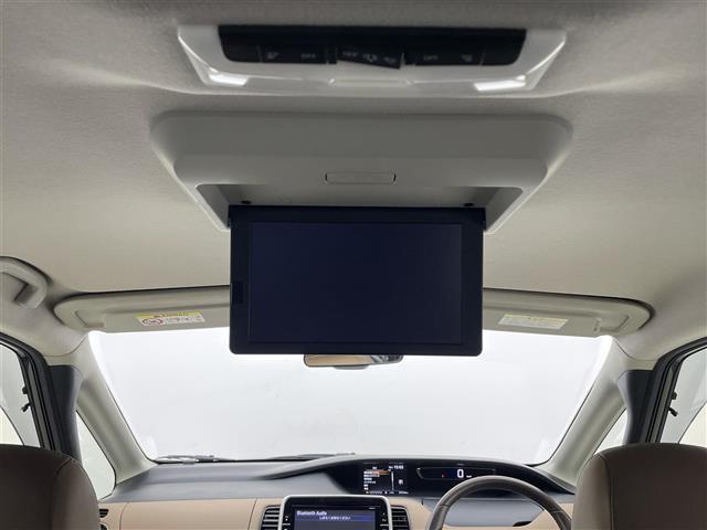 セレナ Ｘ　純正９型ナビ　１２型フリップダウンモニター　両側パワースライドドア　アラウンドビューモニター　フルセグＴＶ　ＴＶキャンセラー　Ｂｌｕｅｔｏｏｔｈオーディオ　ＬＥＤヘッドライト　エマージェンシーブレーキ（3枚目）