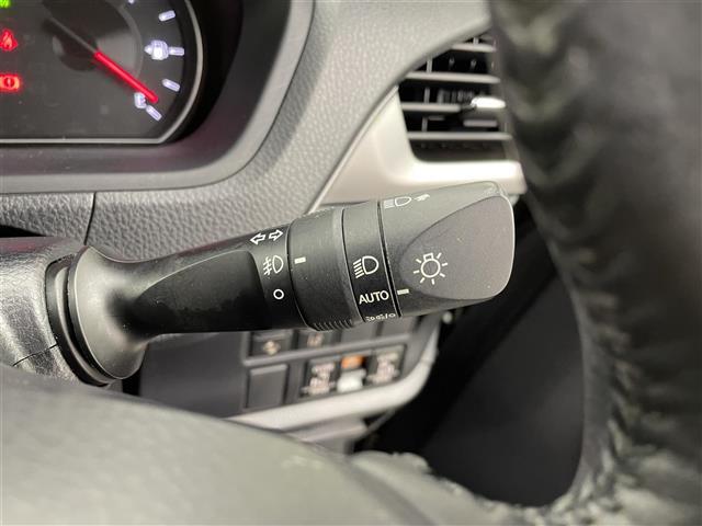 ヴォクシー ＺＳ　煌ＩＩ　純正１０型ナビ　１２型後席モニター　両側パワースライドドア　クリアランスソナー　クルーズコントロール　バックモニター　ＬＥＤヘッドランプ　フルセグＴＶ　Ｂｌｕｅｔｏｏｔｈ　セーフティセンス　禁煙車（14枚目）