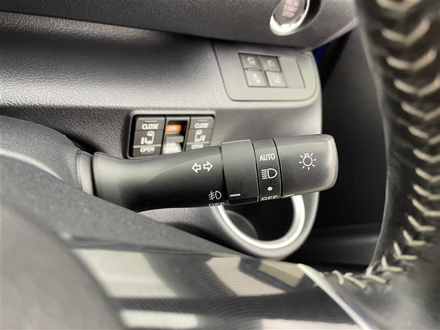 シエンタ ファンベースＧ　純正９型ナビ　全周囲カメラ　両側パワースライドドア　シートヒーター　ステアリングヒーター　プリクラッシュセーフティ　オートマチックハイビーム　レーンディパーチャーアラート　ＬＥＤヘッドランプ　禁煙車（11枚目）
