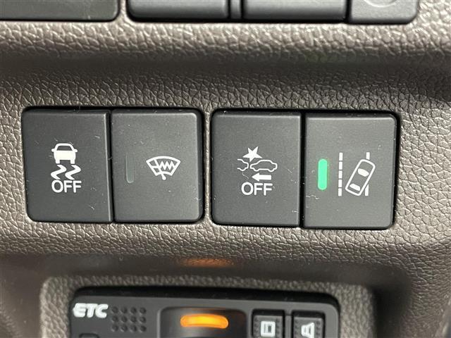 フリード Ｇ・ホンダセンシング　純正ナビ　両側パワースライドドア　ＬＥＤヘッドライト　フルセグＴＶ　衝突軽減ブレーキ　レーンキープアシスト　コンフォートビューＰＫＧ　後席サンシェード　ＥＴＣ　前後ドライブレコーダー　禁煙車（6枚目）