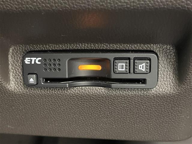 フリード Ｇ・ホンダセンシング　純正ナビ　両側パワースライドドア　ＬＥＤヘッドライト　フルセグＴＶ　衝突軽減ブレーキ　レーンキープアシスト　コンフォートビューＰＫＧ　後席サンシェード　ＥＴＣ　前後ドライブレコーダー　禁煙車（8枚目）