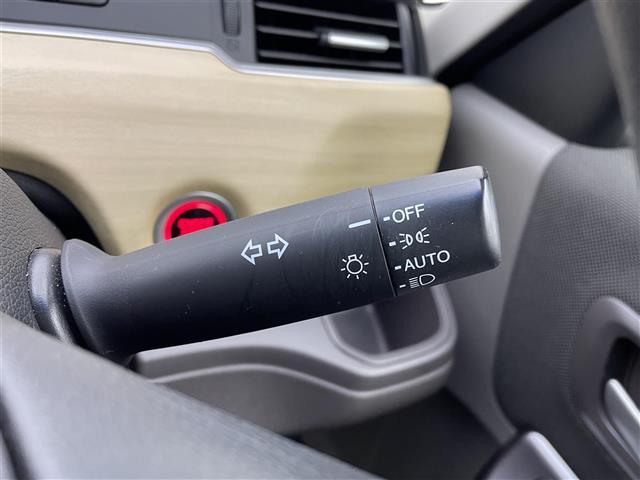 フリード Ｇ・ホンダセンシング　純正ナビ　両側パワースライドドア　ＬＥＤヘッドライト　フルセグＴＶ　衝突軽減ブレーキ　レーンキープアシスト　コンフォートビューＰＫＧ　後席サンシェード　ＥＴＣ　前後ドライブレコーダー　禁煙車（13枚目）