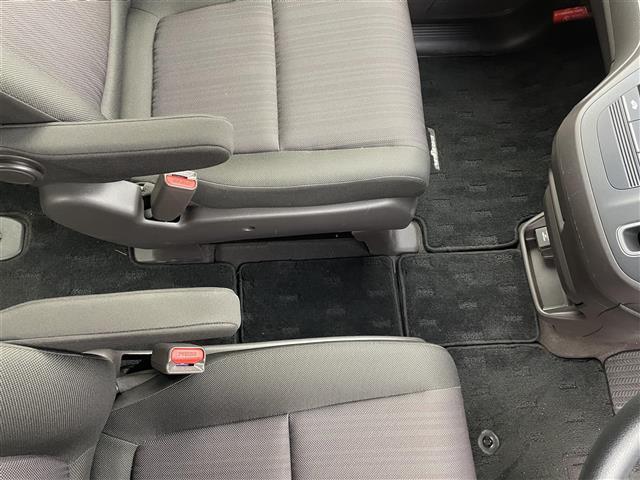 フリード Ｇ・ホンダセンシング　純正ナビ　両側パワースライドドア　ＬＥＤヘッドライト　フルセグＴＶ　衝突軽減ブレーキ　レーンキープアシスト　コンフォートビューＰＫＧ　後席サンシェード　ＥＴＣ　前後ドライブレコーダー　禁煙車（22枚目）