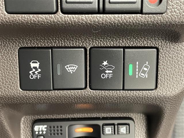 フリードハイブリッド ハイブリッド・Ｇホンダセンシング　純正ナビ　両側電動スライド　ハンズフリーオートスライド　アダプティブクルーズコントロール　衝突軽減ブレーキ　レーンキープアシスト　バックモニター　ＬＥＤヘッドライト　シートヒーター　ビルトインＥＴＣ（7枚目）