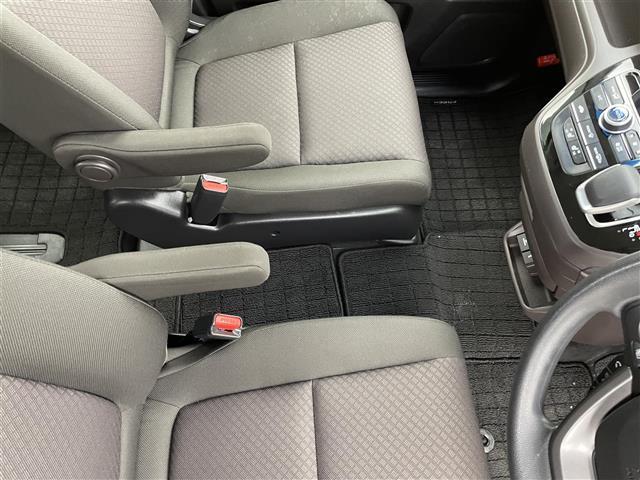 フリードハイブリッド ハイブリッド・Ｇホンダセンシング　純正ナビ　両側電動スライド　ハンズフリーオートスライド　アダプティブクルーズコントロール　衝突軽減ブレーキ　レーンキープアシスト　バックモニター　ＬＥＤヘッドライト　シートヒーター　ビルトインＥＴＣ（22枚目）