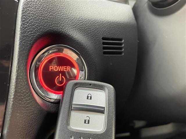 シャトル ハイブリッドＸ　ホンダセンシング　純正８型ナビ　バックモニター　ＥＴＣ　ＬＥＤヘッドライト　アダプティブクルーズコントロール　シートヒーター　ハーフレザー　衝突軽減ブレーキ　レーンキープアシスト　フルセグＴＶ　Ｂｌｕｅｔｏｏｔｈ　禁煙（17枚目）