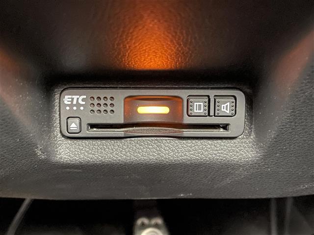 シャトル ハイブリッドＸ　ホンダセンシング　純正８型ナビ　バックモニター　ＥＴＣ　ＬＥＤヘッドライト　アダプティブクルーズコントロール　シートヒーター　ハーフレザー　衝突軽減ブレーキ　レーンキープアシスト　フルセグＴＶ　Ｂｌｕｅｔｏｏｔｈ　禁煙（18枚目）