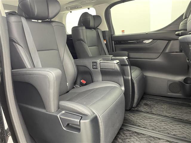 アルファード ２．５Ｓ　Ｃパッケージ　サンルーフ　後席モニター　デジタルインナーミラー　ＢＳＭ　ＲＣＴＡ　アダプティブクルーズコントロール　セーフティセンス　１００Ｖ電源　フルセグＴＶ　ＣＤ／ＤＶＤ　ＥＴＣ２．０　ドライブレコーダー　禁煙（26枚目）