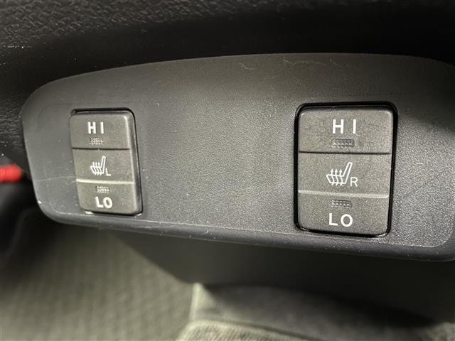 シエンタ ハイブリッドＧ　クエロ　純正ナビ　後席モニター　両側パワースライドドア　バックモニター　ＥＴＣ２．０　ドライブレコーダー　ＬＥＤヘッドランプ　フォグランプ　１６インチＡＷ　オートライト　トヨタセーフティセンス　禁煙車（8枚目）