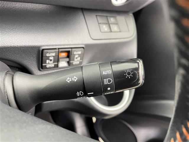 シエンタ ハイブリッドＧ　クエロ　純正ナビ　後席モニター　両側パワースライドドア　バックモニター　ＥＴＣ２．０　ドライブレコーダー　ＬＥＤヘッドランプ　フォグランプ　１６インチＡＷ　オートライト　トヨタセーフティセンス　禁煙車（11枚目）