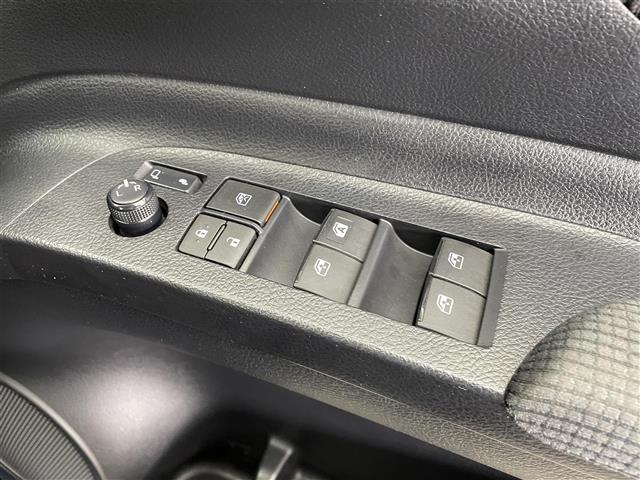 シエンタ ハイブリッドＧ　クエロ　純正ナビ　後席モニター　両側パワースライドドア　バックモニター　ＥＴＣ２．０　ドライブレコーダー　ＬＥＤヘッドランプ　フォグランプ　１６インチＡＷ　オートライト　トヨタセーフティセンス　禁煙車（12枚目）