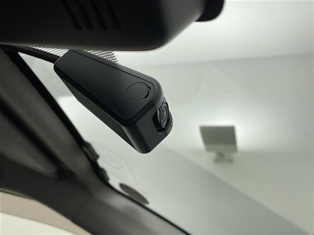 シエンタ ハイブリッドＧ　クエロ　純正ナビ　後席モニター　両側パワースライドドア　バックモニター　ＥＴＣ２．０　ドライブレコーダー　ＬＥＤヘッドランプ　フォグランプ　１６インチＡＷ　オートライト　トヨタセーフティセンス　禁煙車（14枚目）