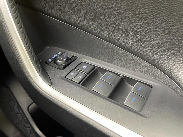 ＲＡＶ４ アドベンチャー　オフロードパッケージ　純正９型ナビ　パワーバックドア　ＢＳＭ　ＲＣＴＡ　アダプティブクルーズ　シートヒーター／ベンチレーション　ステアリングヒーター　メモリ機能付パワーシート　１００Ｖ電源　ＴＲＤマッドフラップ　禁煙車（14枚目）