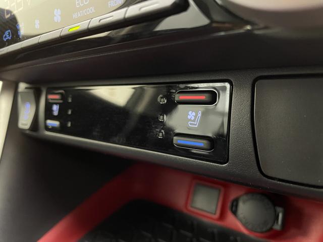 ＲＡＶ４ アドベンチャー　オフロードパッケージ　純正９型ナビ　パワーバックドア　ＢＳＭ　ＲＣＴＡ　アダプティブクルーズ　シートヒーター／ベンチレーション　ステアリングヒーター　メモリ機能付パワーシート　１００Ｖ電源　ＴＲＤマッドフラップ　禁煙車（17枚目）