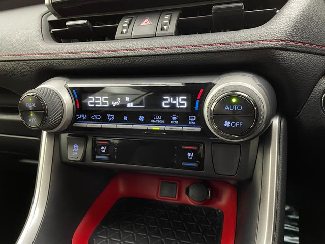 ＲＡＶ４ アドベンチャー　オフロードパッケージ　純正９型ナビ　パワーバックドア　ＢＳＭ　ＲＣＴＡ　アダプティブクルーズ　シートヒーター／ベンチレーション　ステアリングヒーター　メモリ機能付パワーシート　１００Ｖ電源　ＴＲＤマッドフラップ　禁煙車（18枚目）