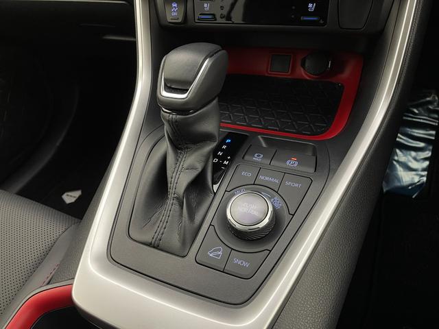 ＲＡＶ４ アドベンチャー　オフロードパッケージ　純正９型ナビ　パワーバックドア　ＢＳＭ　ＲＣＴＡ　アダプティブクルーズ　シートヒーター／ベンチレーション　ステアリングヒーター　メモリ機能付パワーシート　１００Ｖ電源　ＴＲＤマッドフラップ　禁煙車（19枚目）